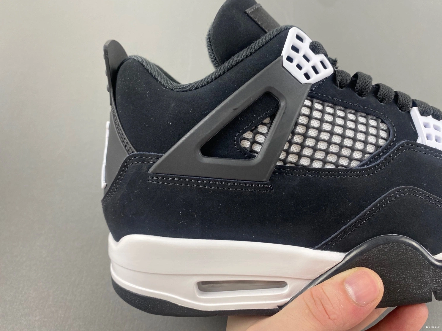 FQ8138-001 RETRO 4 THUNDER 'WHITE AIR JORDAN 0327